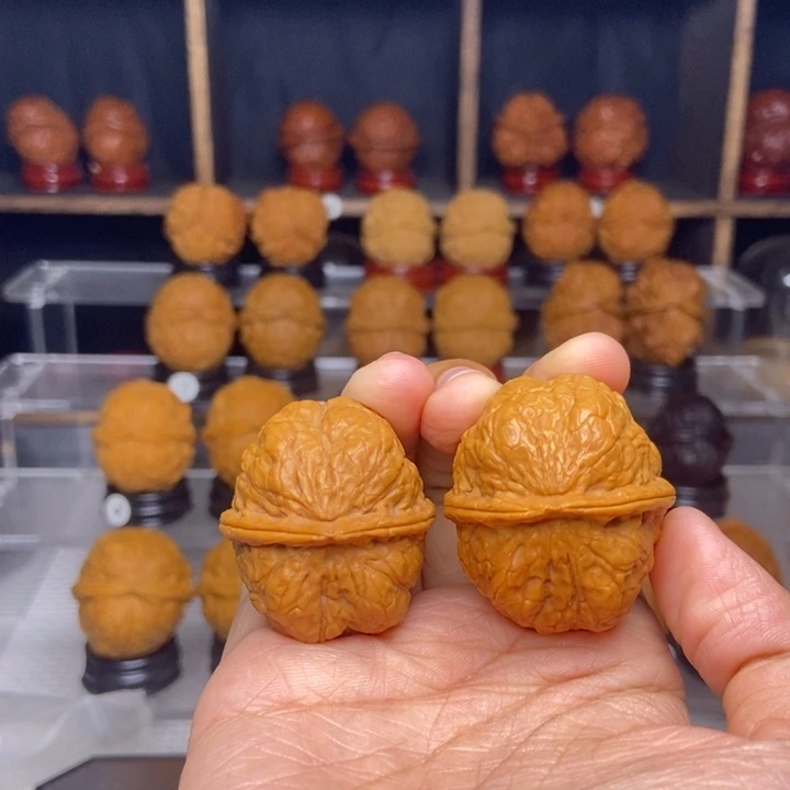 文玩核桃吊坠琥珀金蟾26