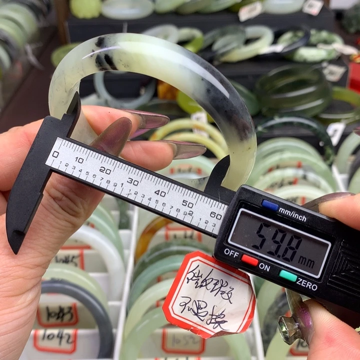 蛇纹石玉手镯未镶嵌1041