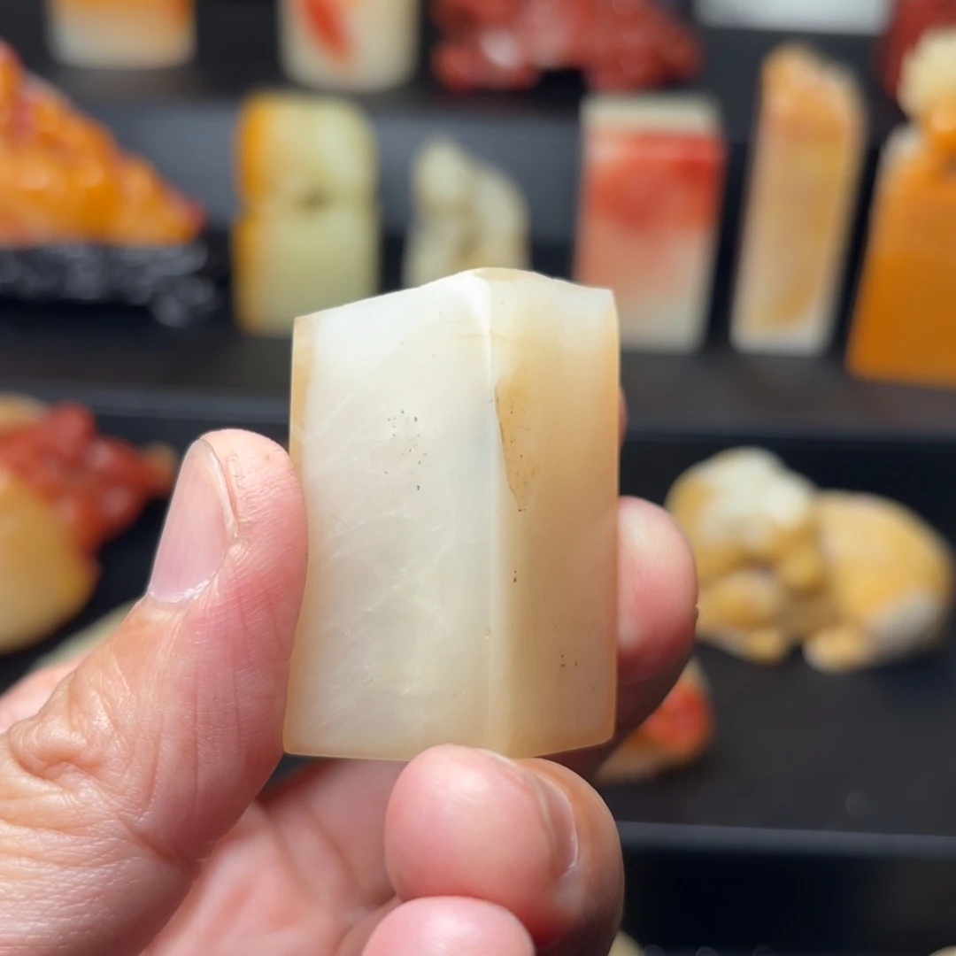 唐***寅寿山石寿山石荔枝