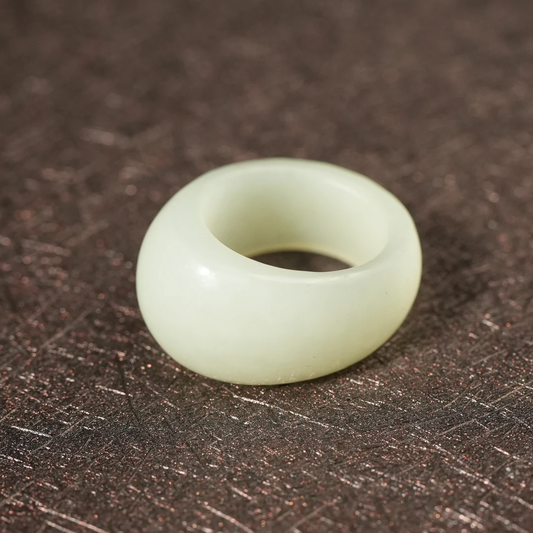 二十世纪中后期和田白玉马鞍戒指LLFF2502212029