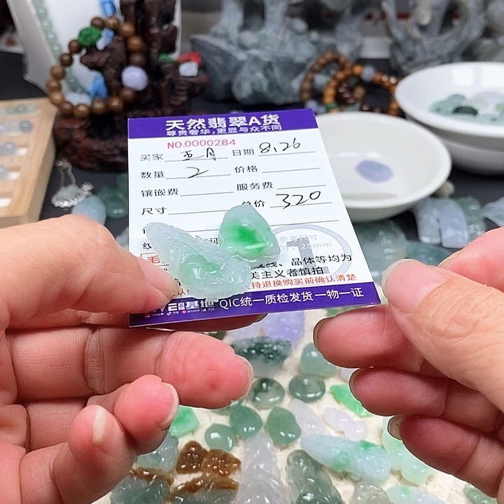 吊坠(不含链)未镶嵌翡翠C**月