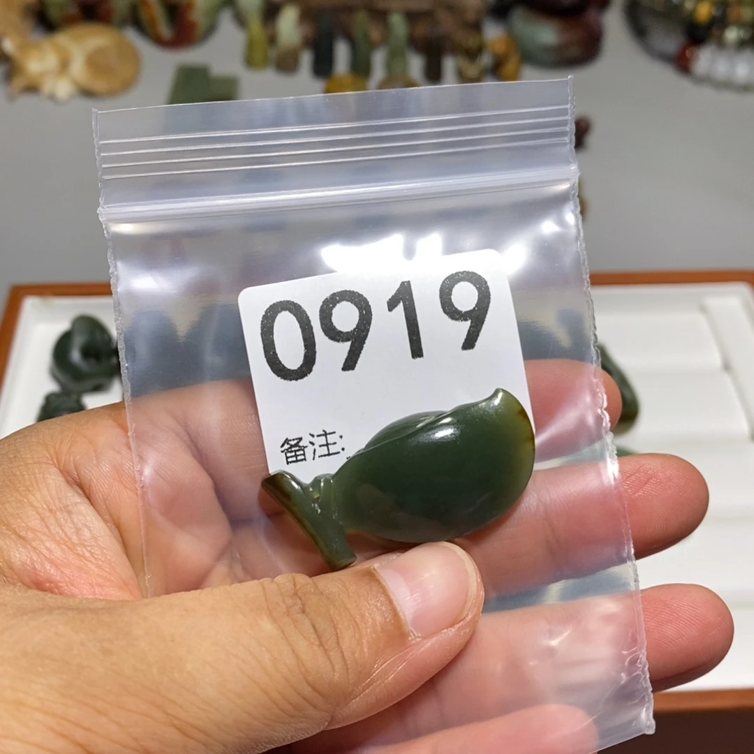 颈饰未镶嵌透闪石质玉啷***～