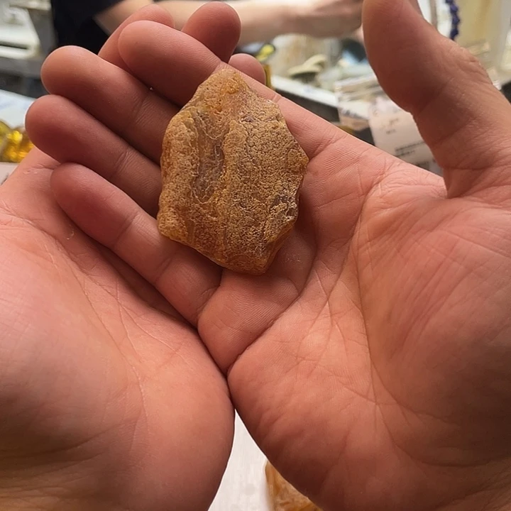 白***州定制琥珀未镶嵌天然琥珀蜜蜡