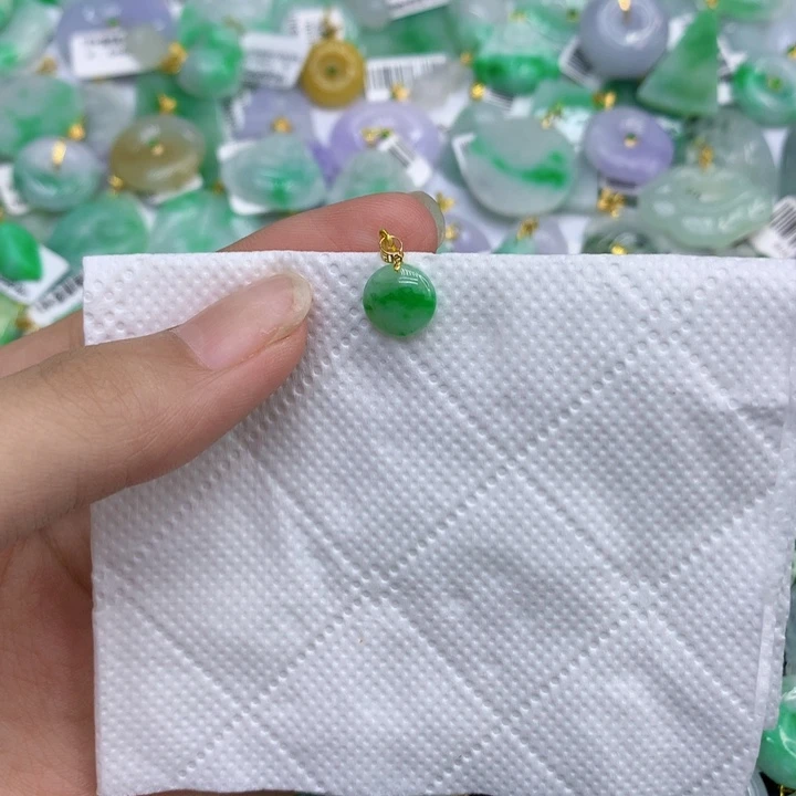 翡翠18K金镶嵌颈饰1111111111