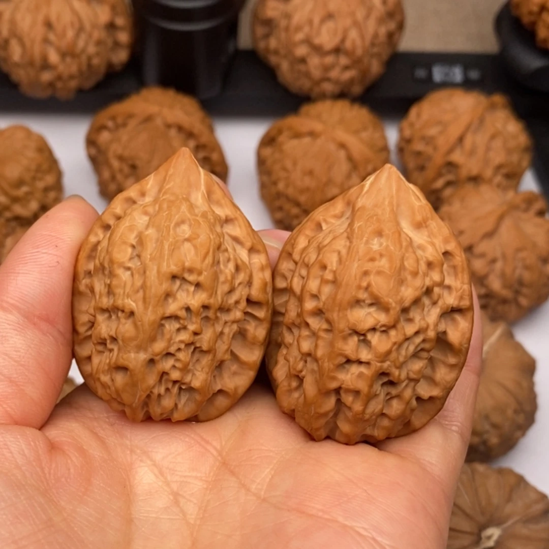 壹***梁文玩核桃把件沈鸡