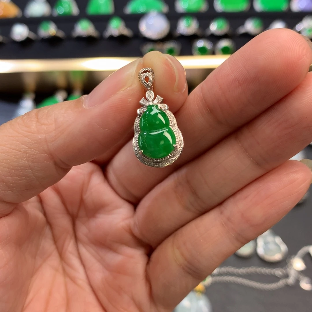 翡翠吊坠(不含链)18K金镶嵌