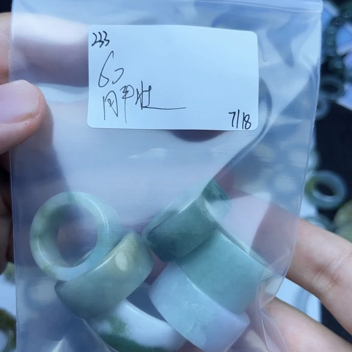 胖***哥翡翠戒指未镶嵌翡翠