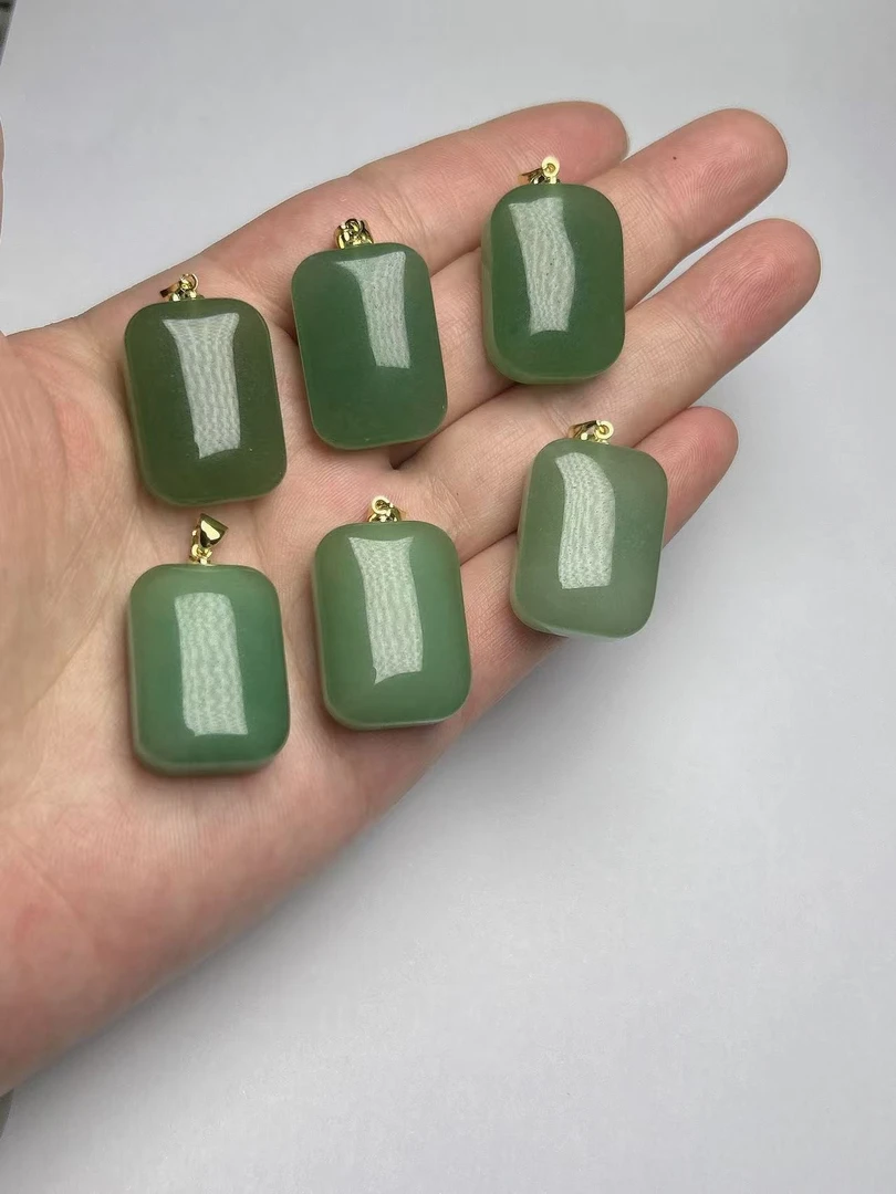 1306东陵玉微瑕处理【镶嵌无事牌吊坠】24*18*9（拍一发一多样性发货