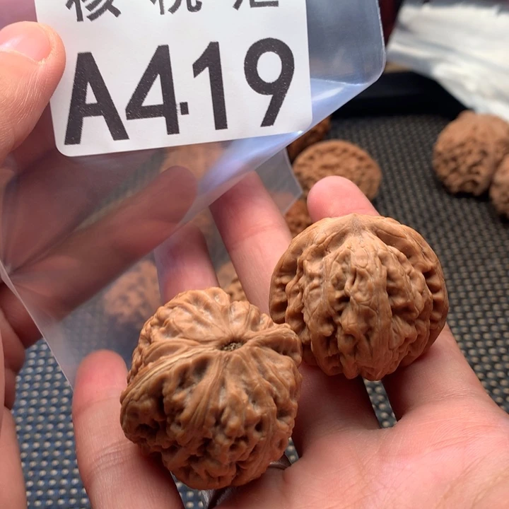 文玩核桃吊坠红锦鲤