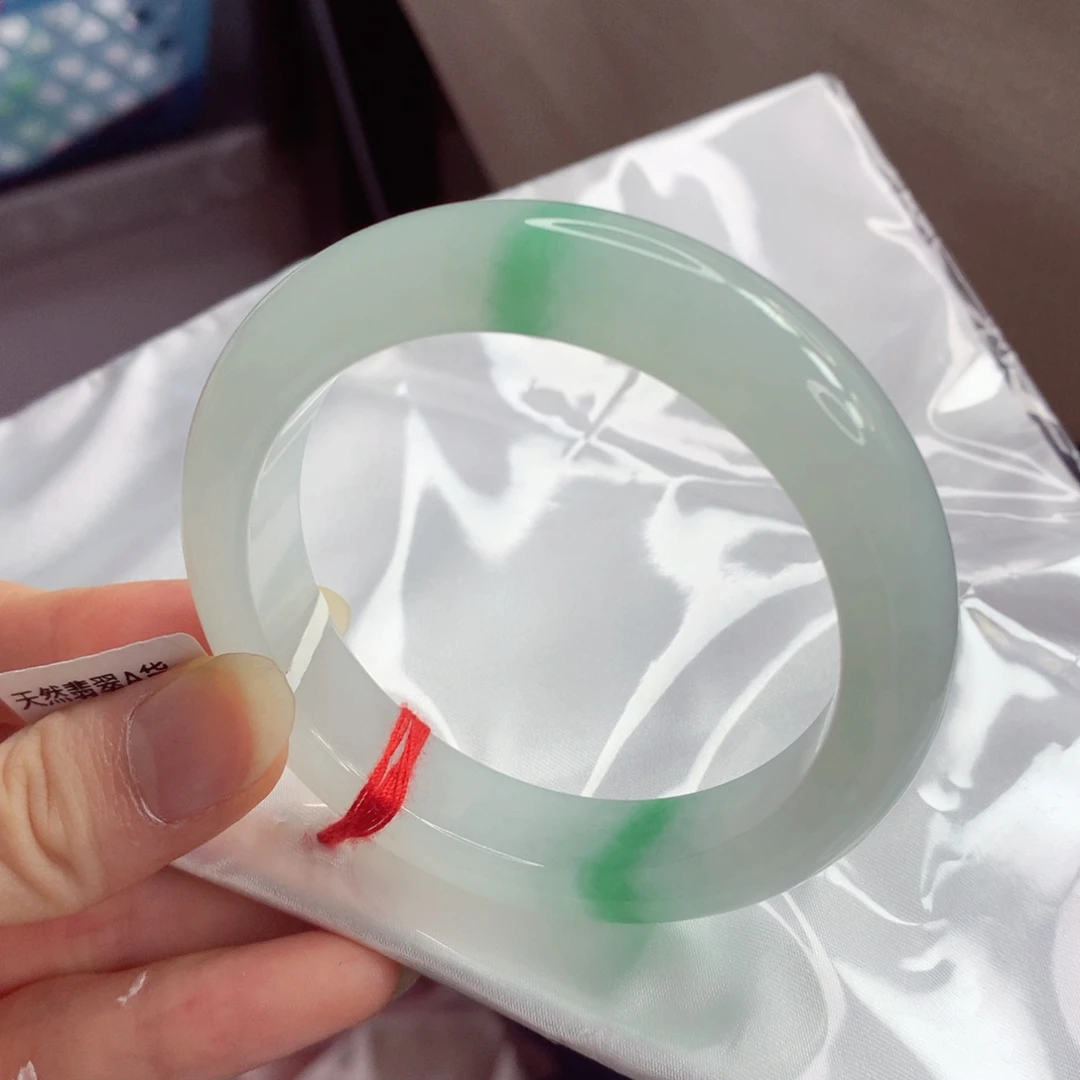 未镶嵌手镯翡翠 55.7，双耳挂翠，胶润细腻，小小