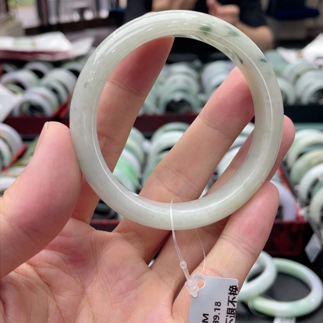 翡翠手镯未镶嵌手镯