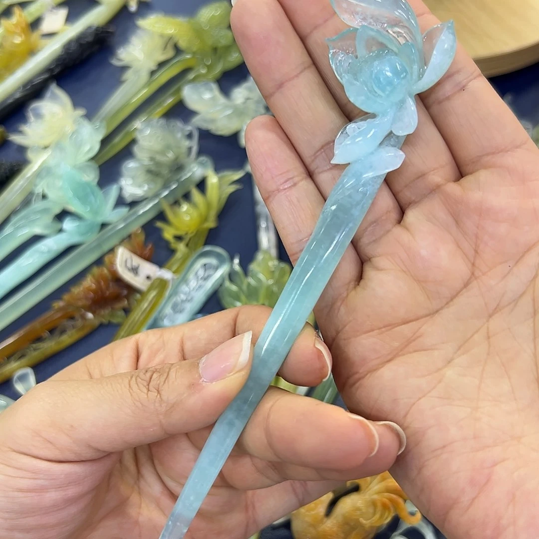 蛇纹石玉未镶嵌天青荷花?****?