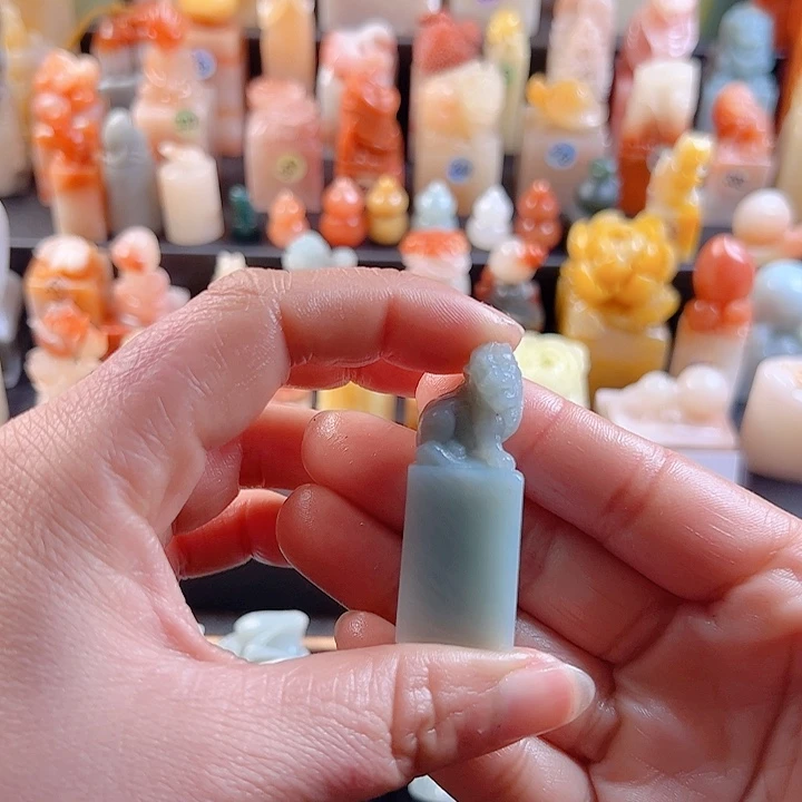 云南石印石有**水1.7厘米，狮子