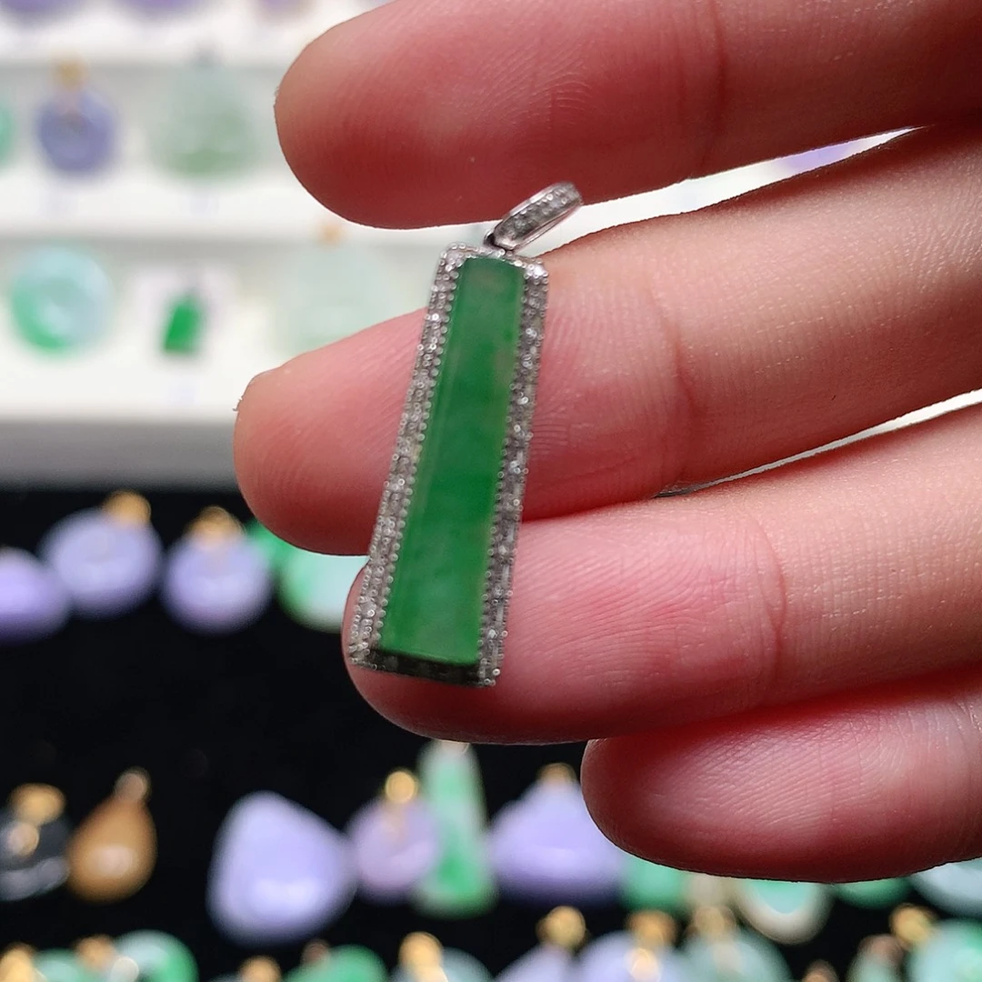 颈饰18K金镶嵌翡翠翡翠吊坠