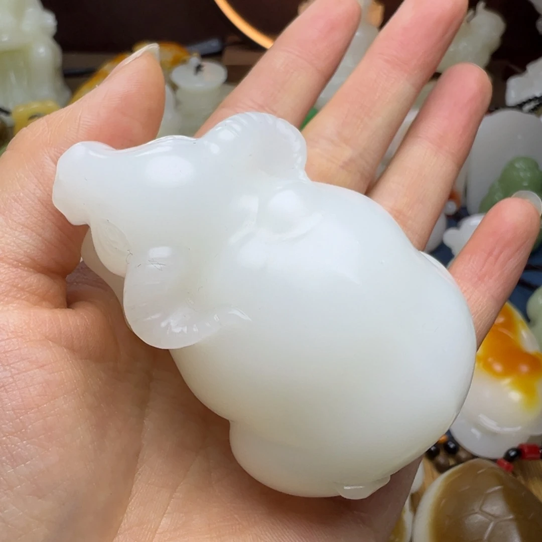 石材手工雕刻羊脂白小牛