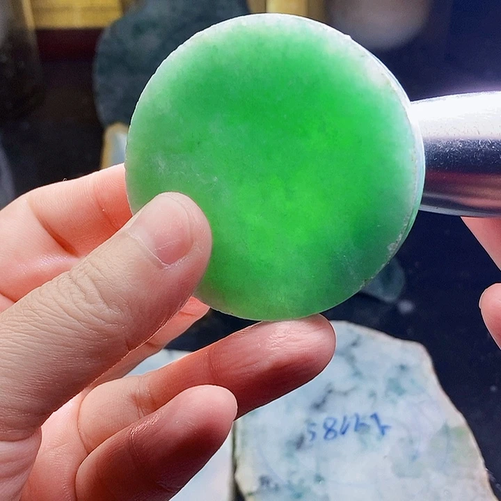 翡翠未镶嵌颈饰毛料50