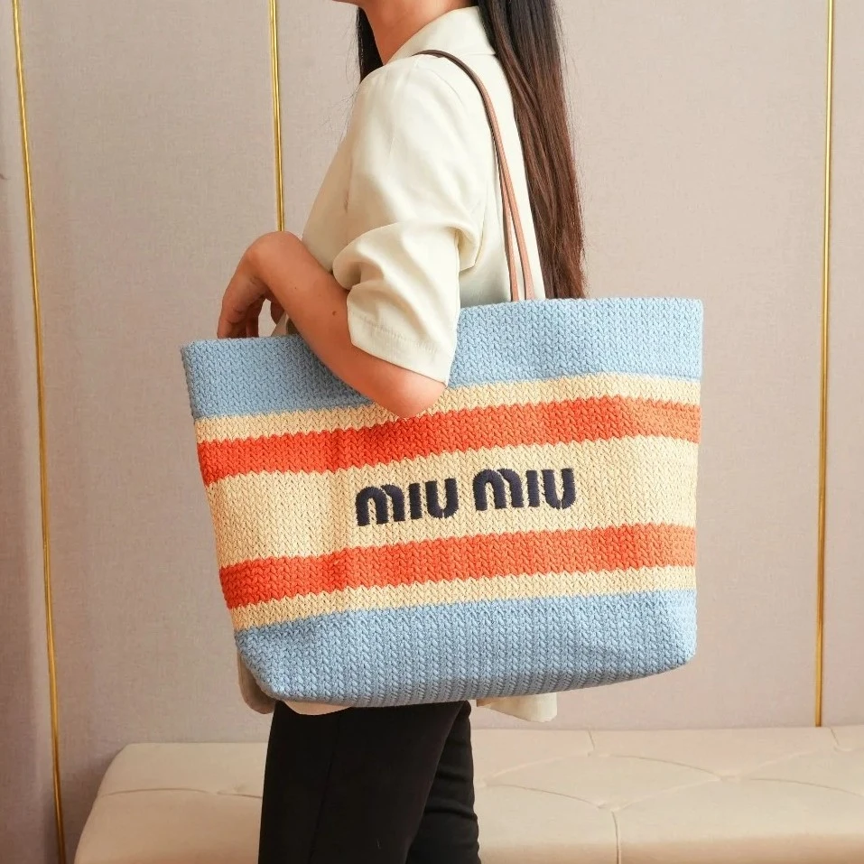 95新 MIU MIU/缪缪 9078 浅蓝色条纹拼接托特休闲简约通勤单肩包