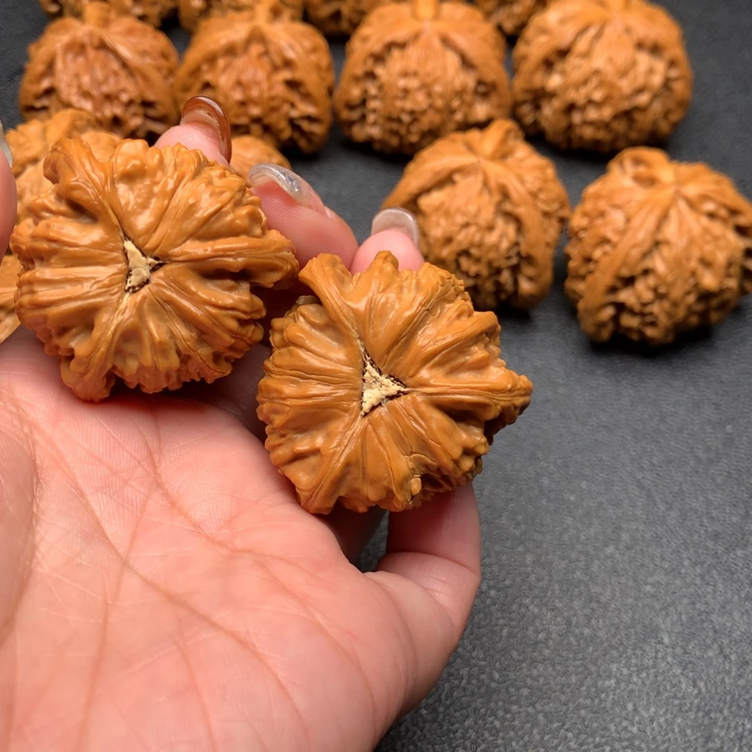 云***丶核桃手串/手链白狮子三棱