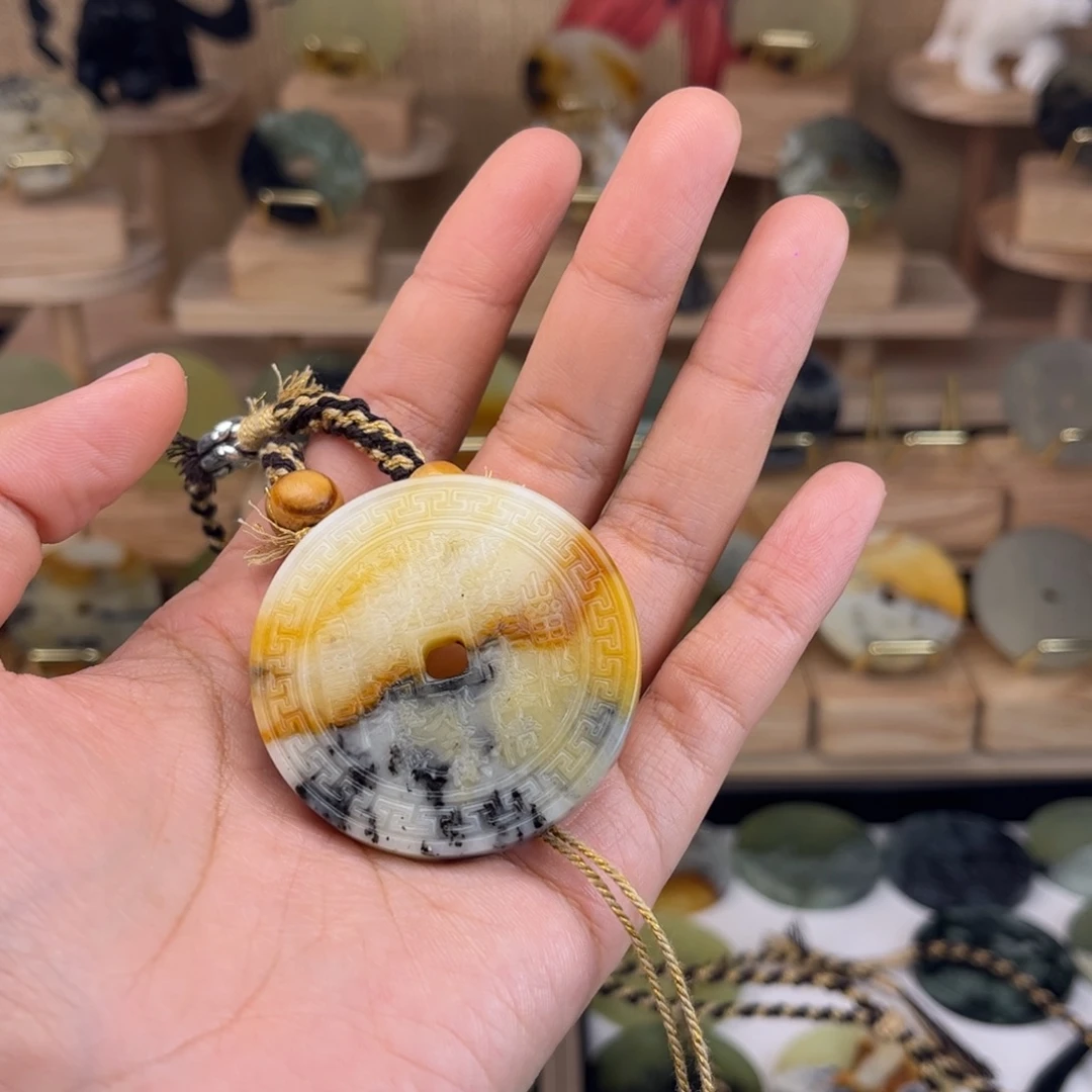 小****蛇纹石玉未镶嵌颈饰