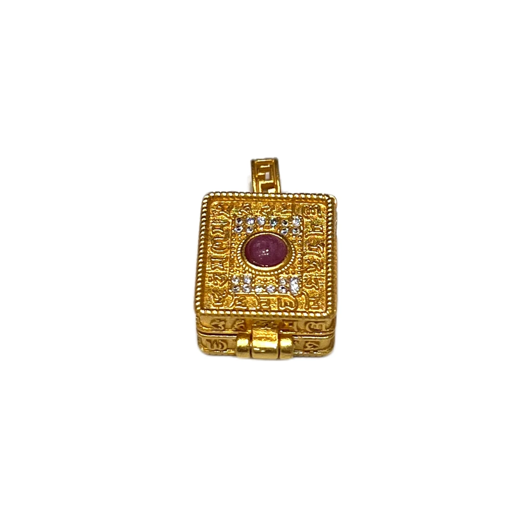 C702-轻奢设计款方形红吊坠-赠礼盒