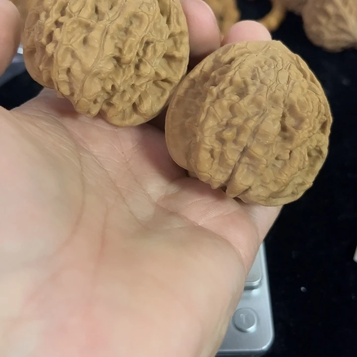 把件文玩核桃48左右微微瑕练手官帽，编号014