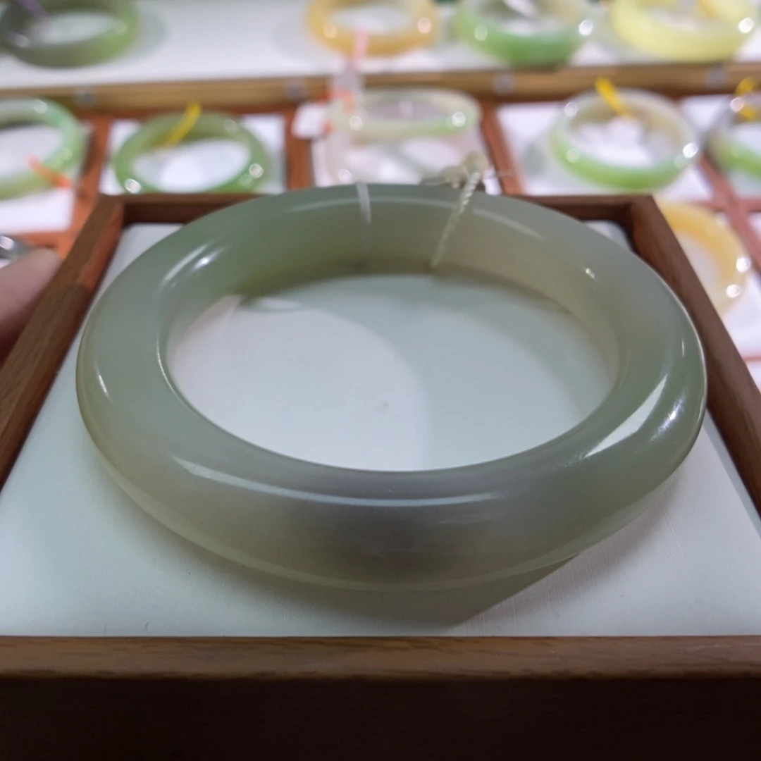 【闪购商品】未镶嵌手镯和田玉（翠青玉）