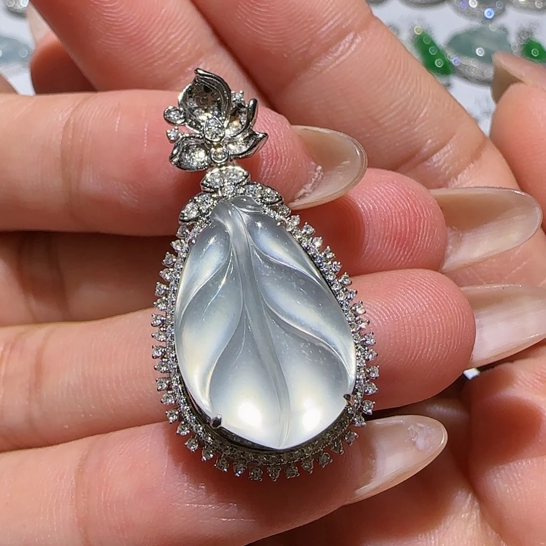 【闪购商品】颈饰18K金镶嵌翡翠天然