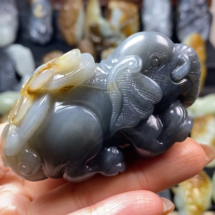 和田玉未镶嵌把件