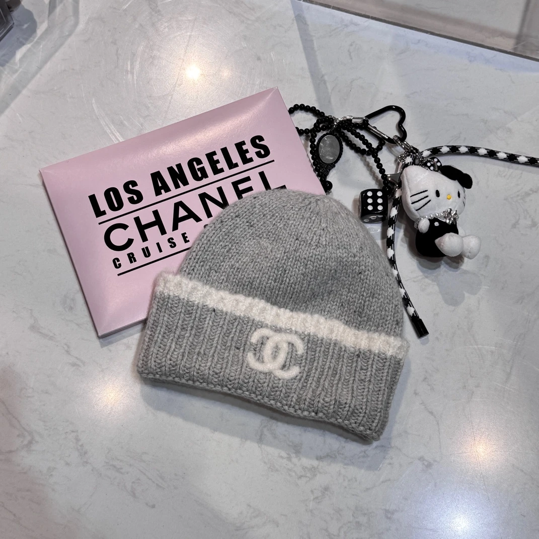 99新 Chanel/香奈儿  Chanel 香奈儿 双C logo 浅灰色冷帽 均码
