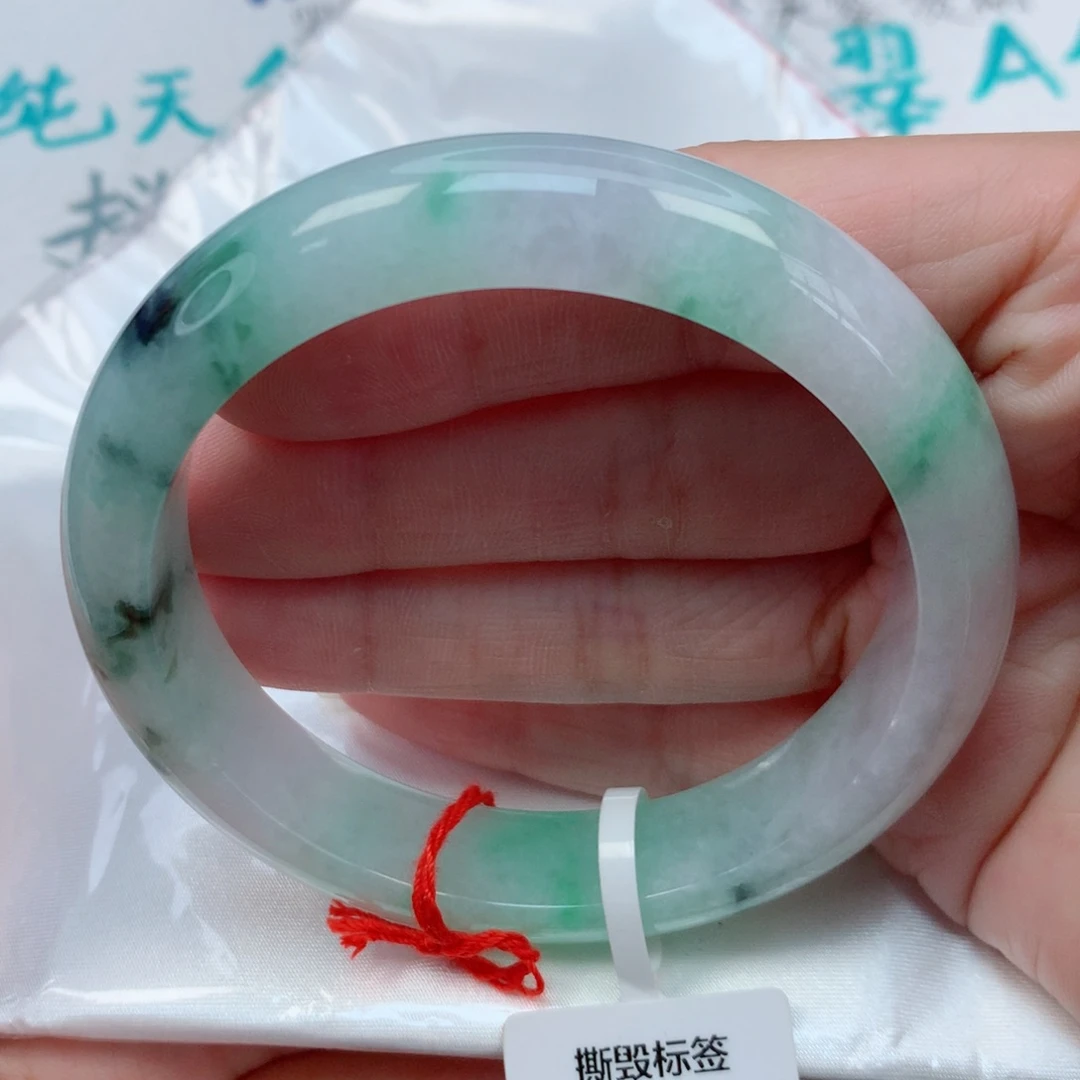 翡翠手镯未镶嵌58.5圈 飘果绿花 有纹