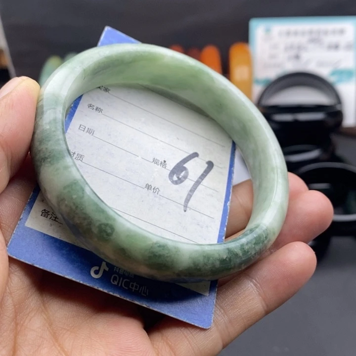 未镶嵌手镯石英质玉