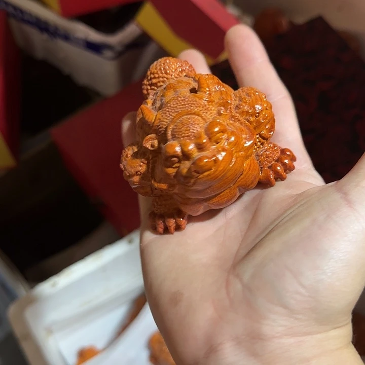 木花梨木10牛角金蟾一只