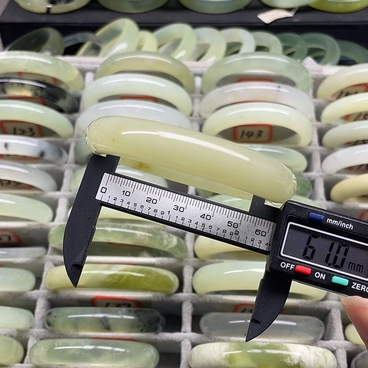 未镶嵌蛇纹石玉手镯156