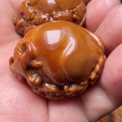 橄榄核把件牛手球一对3.4左右