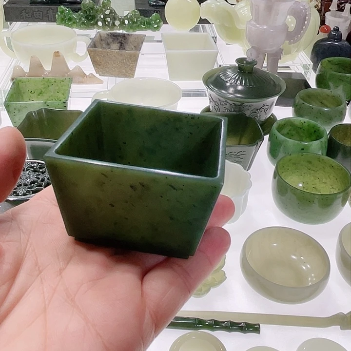 和田玉（碧玉）挂件未镶嵌有裂