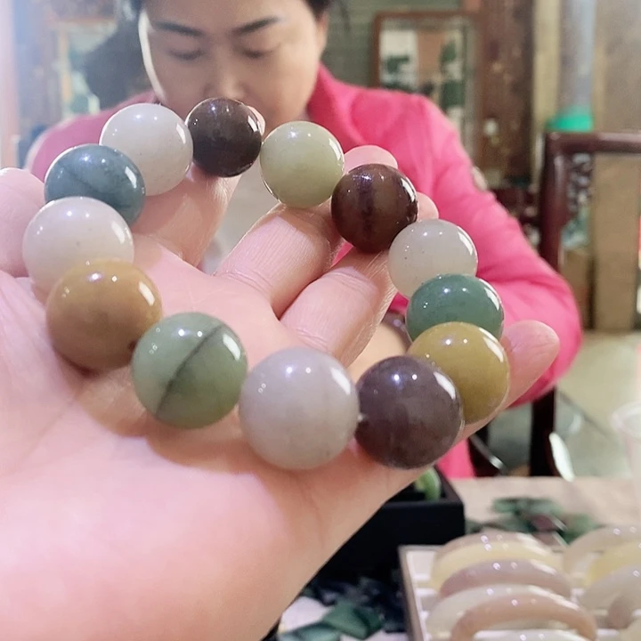 密玉（石英质玉）颈饰未镶嵌