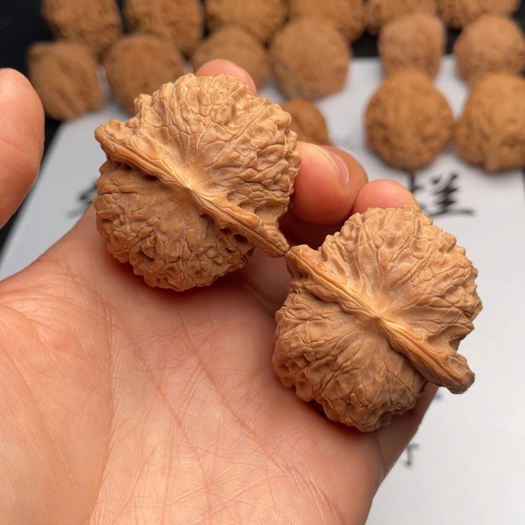 文玩核桃吊坠227。40血麒麟