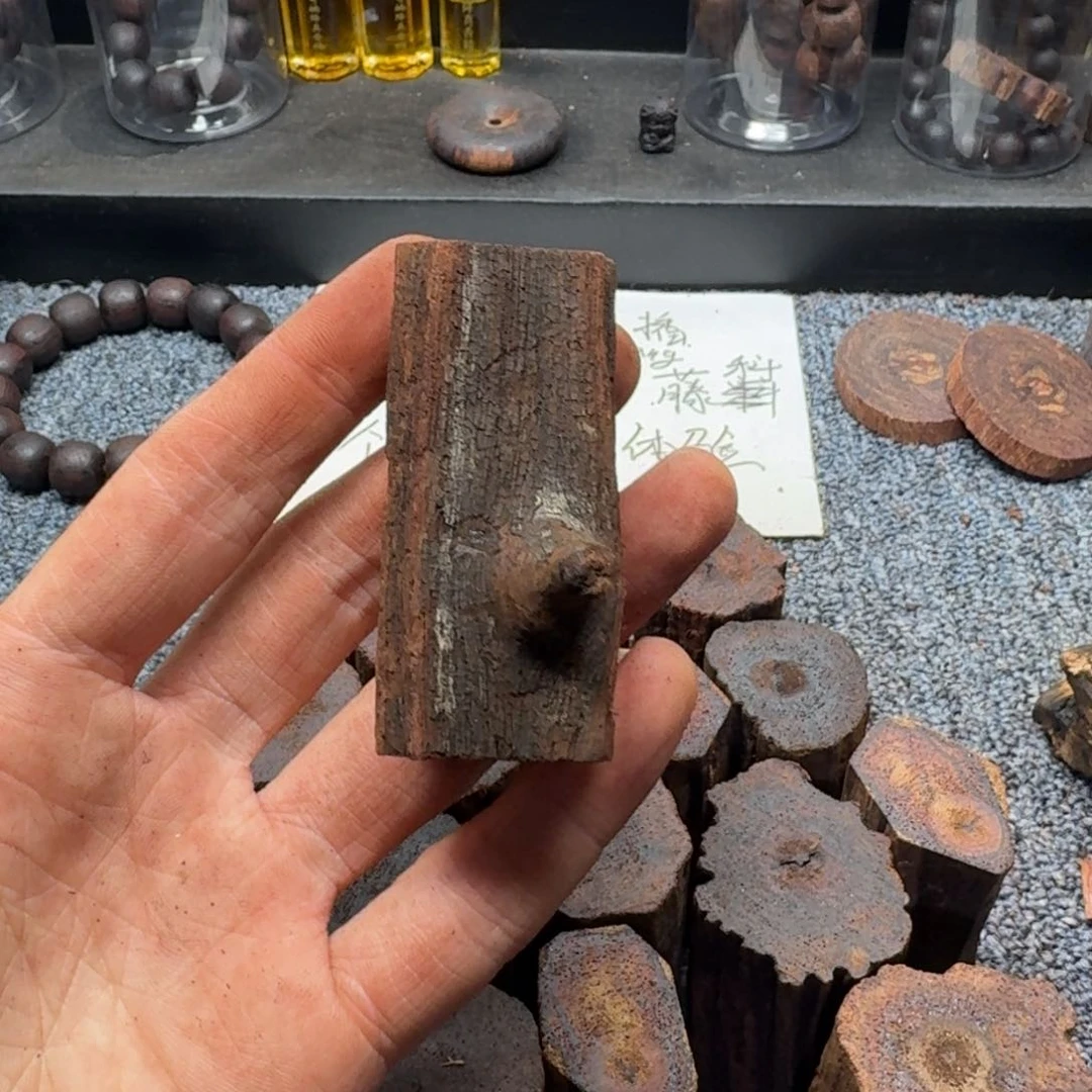 藤类满油降真香手把件原木