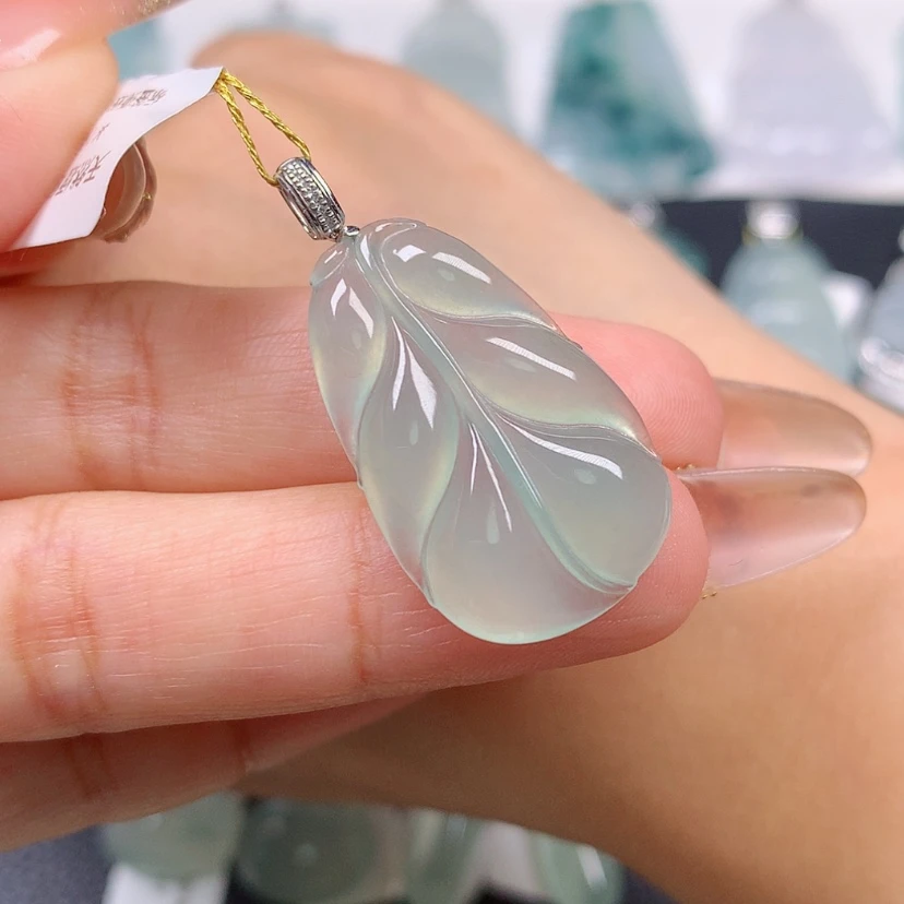 【闪购商品】翡翠18K金镶嵌颈饰叶子