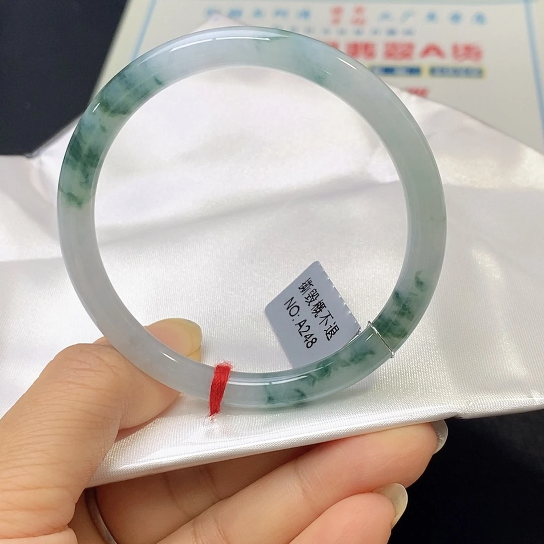 翡翠未镶嵌手镯（圆镯）54