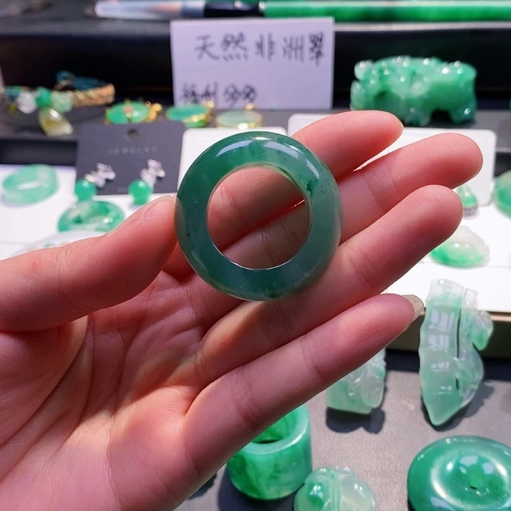 石英质玉扳指未镶嵌?****2