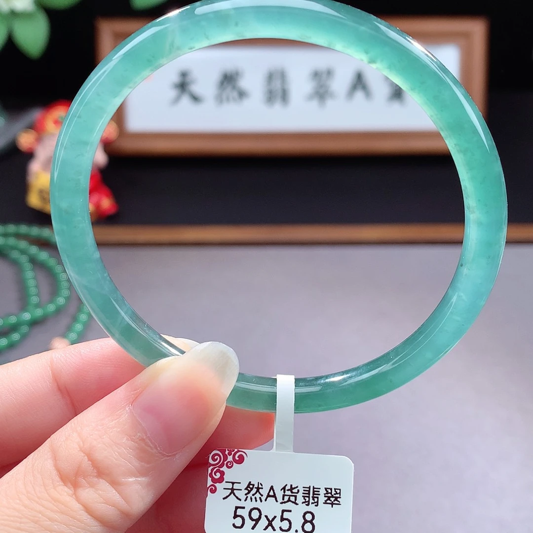 未镶嵌手镯（圆镯）翡翠