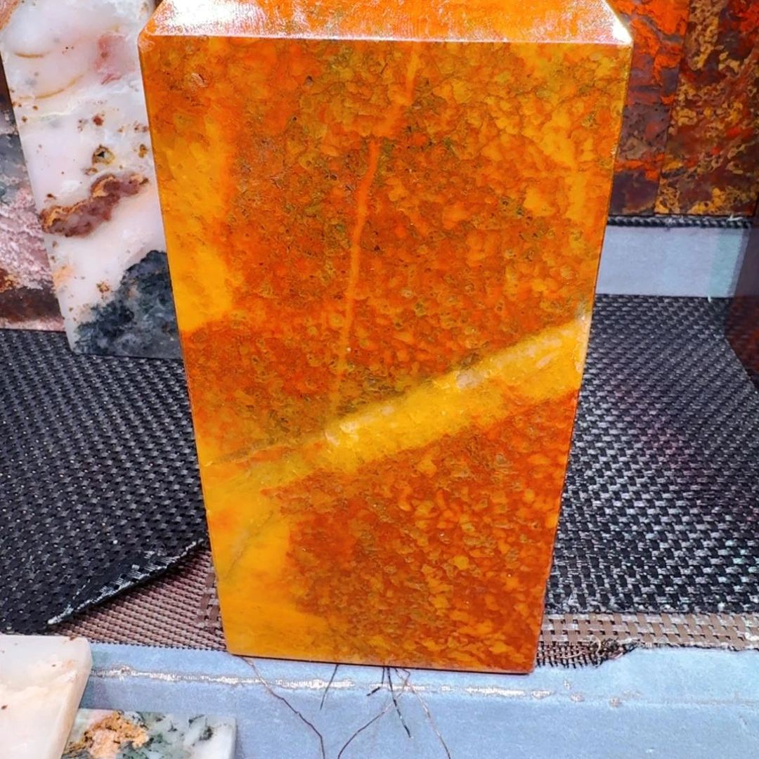 铁桂林鸡血玉贵妃料