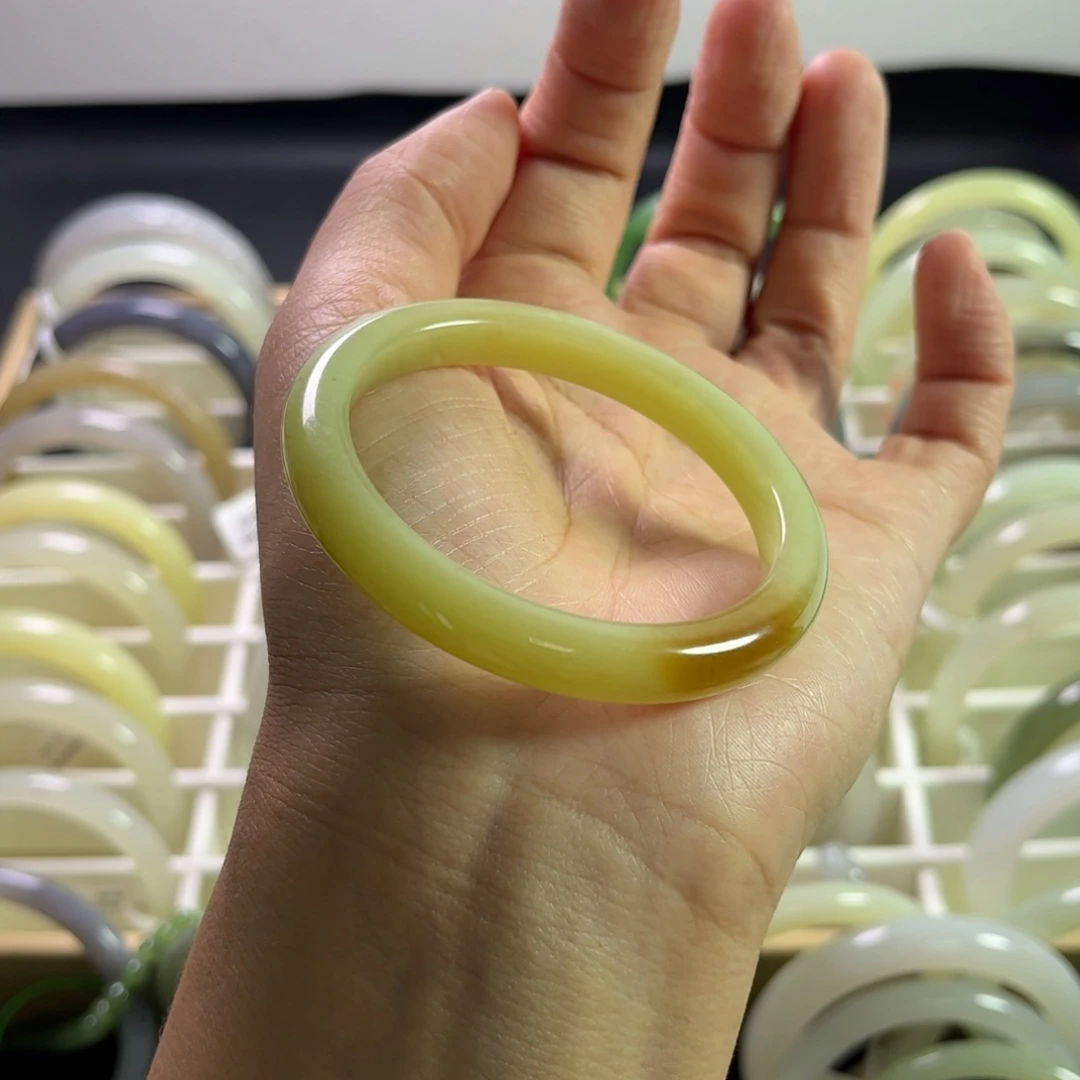 和田玉未镶嵌手镯51圈