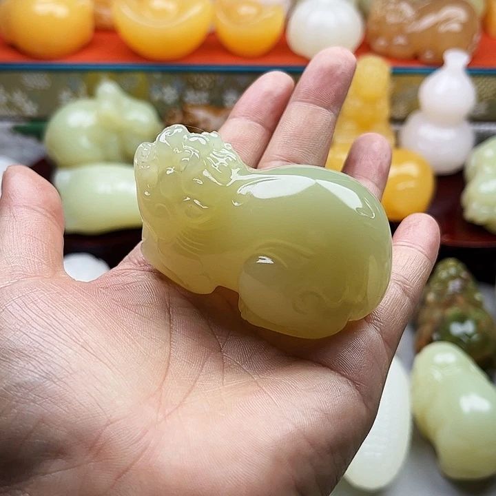 濮***游石材貔貅手把摆件