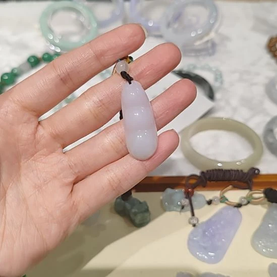 翡翠未镶嵌颈饰天然缅甸翡翠a货福豆（四季豆）