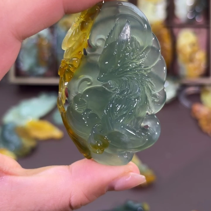 未镶嵌蛇纹石玉颈饰刀***熊