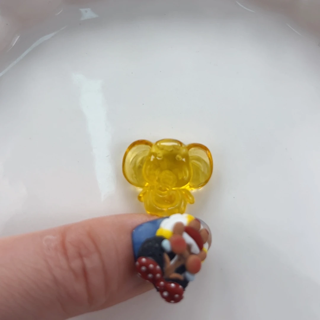 裸石琥珀未镶嵌小象