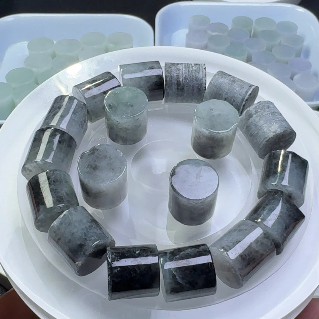 定制翡翠未镶嵌18颗卡13冰乌鸡手串