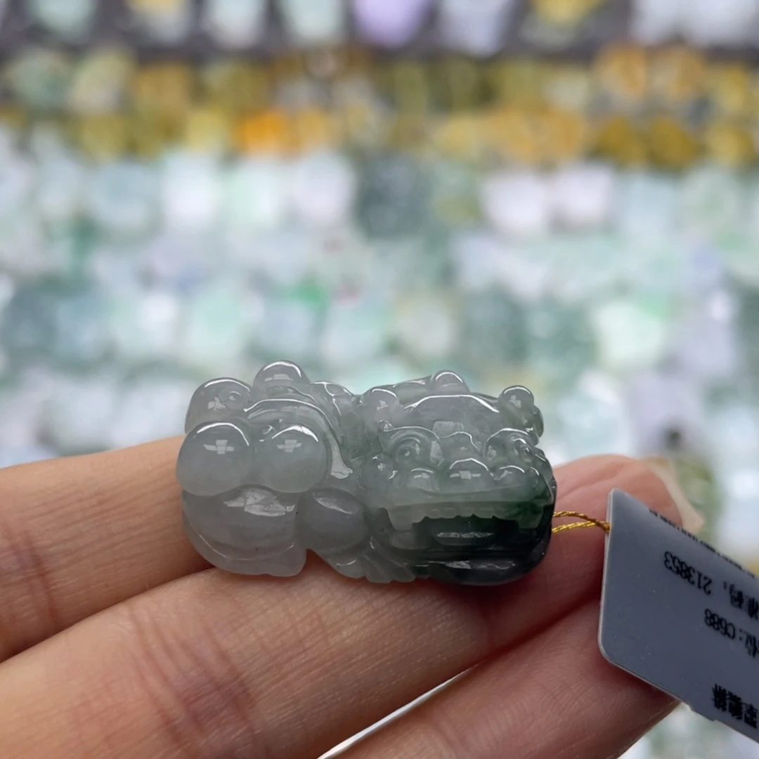 姚****颈饰未镶嵌翡翠貔貅